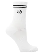 Pack de tres pares de calcetines blancos de largo intermedio, con dos rayas horizontales negras en el borde superior y logo bordado en el lateral.