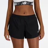 Short deportivo negro de New Balance, con tecnología NB DRY que absorbe la humedad, bolsillos laterales y logo reflectivo.
