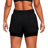 Short deportivo Nike de mujer color negro, con cintura elástica, calza interior y logo estampado en el lateral.