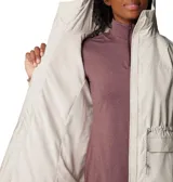 Chaqueta impermeable Columbia con tecnología Omni-Tech, forro polar interior, capucha fija, cintura ajustable con cordón y bolsillos laterales de doble entrada.