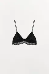 Bralette triangular negro con tirantes finos y detalle de encaje en el bajo.