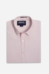 Camisa de hombre manga corta marca Mistral, color rosado, con cuello clásico, cartera abotonada y logo bordado en el pecho.