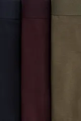 Pack de tres calzoncillos tipo trunk de punto elástico con costuras planas y parte delantera forrada. Cuentan con cintura elástica y tecnología Lycra® Xtra Life™ para mayor durabilidad y ajuste.