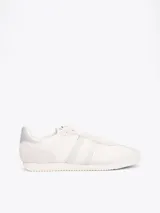 Zapatillas deportivas Tommy Jeans color blanco con detalles en gris y plateado. Exterior de malla con paneles de ante a contraste y panel metalizado en el talón.
