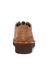 Zapatos de gamuza marrón Hush Puppies modelo Renovo, con diseño robusto, cordones y suela gruesa de goma.