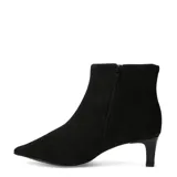 Botas de caña baja marca Bottero, color negro, confeccionadas en gamuza, con punta fina y taco fino de altura media.