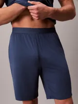 Shorts de pijama Calvin Klein de modal extrasuave color azul marino, con diseño sin cierres, bolsillos en las costuras laterales y cinturilla elástica.