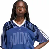 Remera de mujer Adidas W Sta Seas Tee, de color azul marino con diseño estilo jersey deportivo, cuello en V y mangas cortas con las clásicas franjas de la marca. Presenta el logotipo y la inscripción de Adidas estampados en el frente.