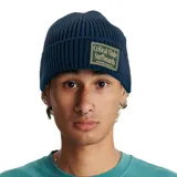 Gorro de lana azul marino con parche tejido con el logo de Critical Slide Surfboards.