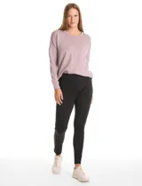 Legging de tiro alto con cintura ancha modeladora y faja interna de compresión. Confeccionado en tejido premium con elasticidad en cuatro direcciones y pierna entallada.