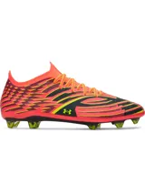 Championes de fútbol Under Armour Shadow Elite 4 Mach FG, en tonos rojo, negro y amarillo flúor. Presentan un diseño aerodinámico con empeine texturizado, cuello elástico de punto, cordones integrados y tapones cónicos en la suela.