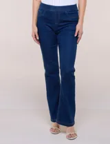 Jegging de denim azul oscuro con terminación bootcut, tiro medio-alto, cintura elástica ancha y bolsillos traseros aplicados.