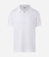 Polo de manga corta color blanco, con cuello en V y textura de rombos abiertos. Confeccionado en algodón.