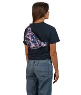 Riñonera Jansport modelo Fifth Avenue, color verde menta, con cierre principal y bolsillo frontal con cierre. Incluye parche con logo de la marca en el frente.