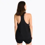 Musculosa deportiva Merrell, color negro, con cuello redondo y diseño de espalda estilo nadadora. Cuenta con logo estampado en el pecho y tejido técnico transpirable.