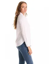 Camisa blanca de algodón, marca Zac & Rachel, con cuello solapa, abertura central con botones, manga larga con puño y botón, y ruedo redondeado.