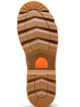 Bota de caña media Sorel, confeccionada en cuero impermeable color marrón tabaco. Presenta cierre con cordones, detalles metálicos en los ojales, logo de la marca grabado en el lateral y suela de caucho dentada en tono contrastante.