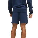 Short deportivo azul marino de felpa francesa, con corte cuadrado y logo de New Balance bordado en rojo en la pierna izquierda.