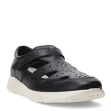 Sandalias cerradas de cuero negro con diseño calado en la parte superior y cierre de velcro ajustable. Presentan una suela de goma blanca con relieve antideslizante.