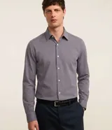 Camisa de hombre Marfinno, modelo slim en color gris, de manga larga con cuello inglés y cierre frontal de botones.
