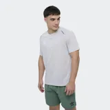 Remera deportiva Umbro Lume de manga corta y cuello redondo, color azul marino, con el logo de la marca bordado en el pecho en color blanco.