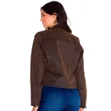Chaqueta estilo moto de tela encerada color marrón, con cierre frontal metálico, cuello tipo mao con broche a presión y bolsillos con cierre en los laterales.
