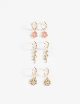 Set de tres pares de caravanas doradas con dijes de flores y strass.