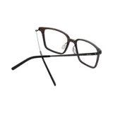 Lentes de receta con armazón de diseño cuadrado con acabado símil madera y patillas en color azul.