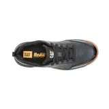 Zapatillas Caterpillar modelo Flame, color negro con detalles en charol y logo de la marca en dorado. Suela marrón con diseño de tracción.