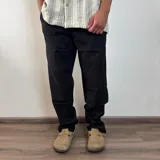 Pantalon de lino corte recto en color negro, con cintura elástica y cordón ajustable.