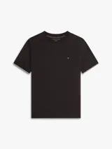 Remera de corte slim color negro con mangas cortas, cuello redondo y detalle de doble raya blanca en los puños. Presenta el icónico logo bordado de la marca en el pecho.