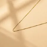 Cadena forcé de oro 10k con diseño de eslabones finos y pulidos.