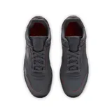 Championes Reebok Club C Legacy de hombre, color gris oscuro con detalles en rojo. Confeccionados en cuero y tela, con suela de goma negra.