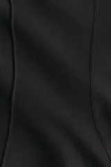 Top strapless largo en punto tupido color negro, con costuras enlazadas y peplum acampanado.
