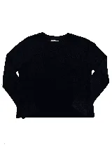 Remera manga larga de cuello redondo, confeccionada en algodón. Presenta un bordado sutil con la palabra 'attitude' en el frente sobre el lado izquierdo.