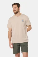 Bermuda de baño verde militar lisa, con bolsillos laterales y etiqueta con logo en la pierna.
