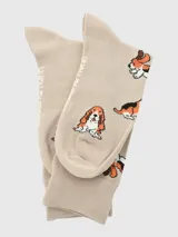 Calcetín de largo medio color beige con estampado de perros basset hound, algunos de ellos con sombrero de vaquero.