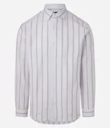 Camisa de vestir slim fit, confeccionada en tejido oxford de algodón a rayas verticales finas en tonos marrones.