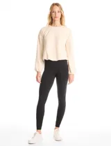 Legging de tiro alto confeccionada en algodón elástico con cintura ancha modeladora. Presenta un calce ajustado y opaco, ideal para actividades deportivas o uso diario.