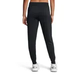 Pantalon deportivo Under Armour de corte ajustado, color negro, con cintura elástica con cordón de ajuste, bolsillos laterales y puños elásticos en los tobillos. Presenta el logo de la marca en la pierna derecha.