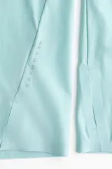 Camiseta de deporte en tejido funcional con tecnología DryMove™, corte estándar, cuello redondo y mangas largas con abertura para el pulgar, en color verde menta.