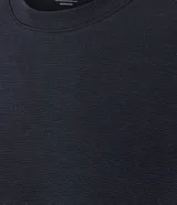 Remera de algodón marca Marfinno, de color azul marino con textura acanalada, corte slim, cuello redondo y manga corta.