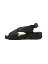 Sandalias de cuero color negro con tiras cruzadas en el empeine, suela de goma con plataforma y detalles de yute.