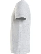 Remera gris melange de corte regular, confeccionada en algodón, con cuello redondo, mangas cortas y el logo de la marca bordado en el pecho.