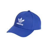 Gorra Adidas de color azul con el logotipo Trefoil y el nombre de la marca bordados en color blanco en la parte frontal.