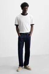 Mocasín casual color gris de piel serraje con detalle de borlas en el empeine y suela con detalle de yute.