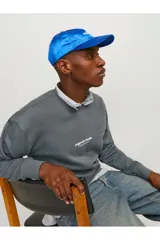 Buzo gris de manga larga y cuello redondo, marca Jack & Jones Originals.