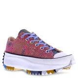Championes Converse Run Star Hike de plataforma, con capellada de lona tejida en patrón multicolor. Presenta cordones en color lila, puntera de goma blanca y suela dentada con bloques de color.