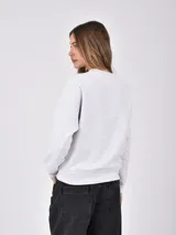 Buzo negro de manga larga con cuello redondo y puños y ruedo acanalados.