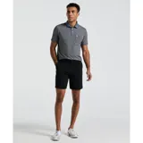 Short de gabardina color negro, corte recto, con bolsillos laterales y traseros.